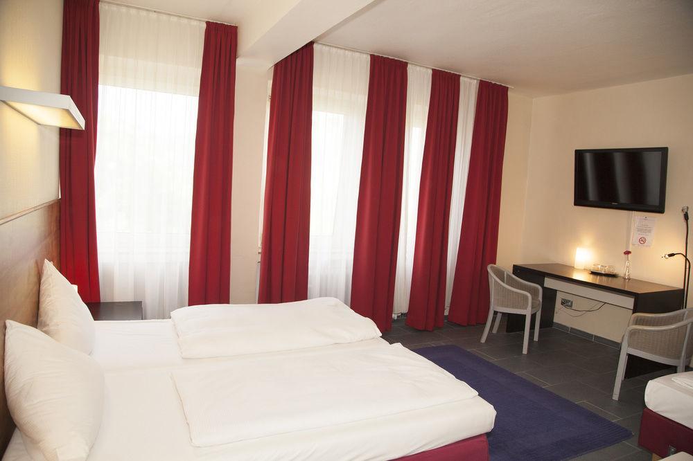 Hotel A&O Koeln Hauptbahnhof Exterior foto
